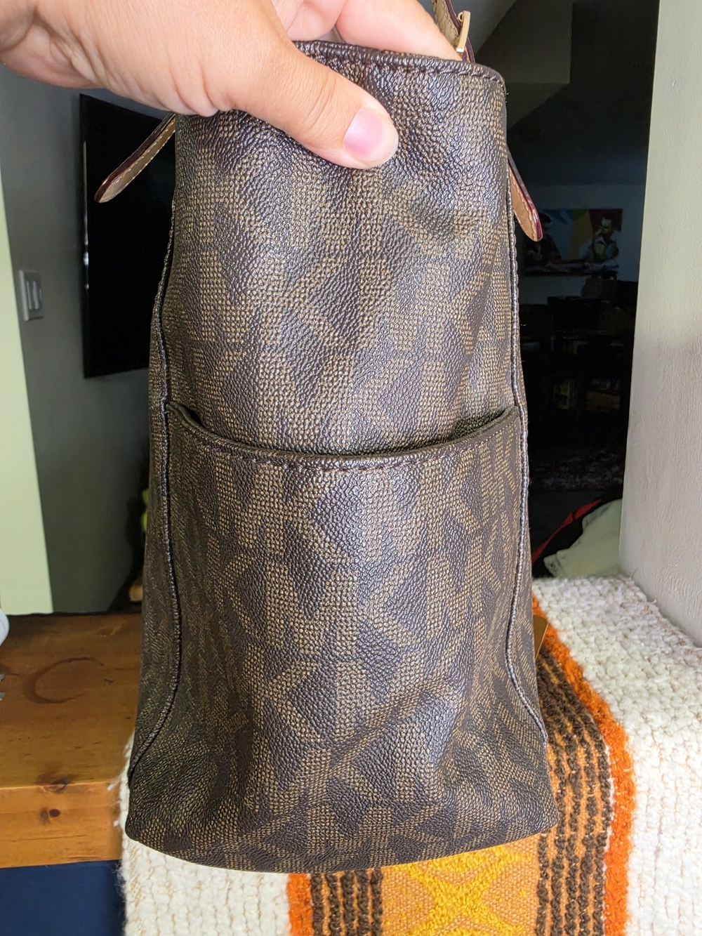 Michael Kors Large Leather Signature MK Jet Set Tote - Picture 10 of 16